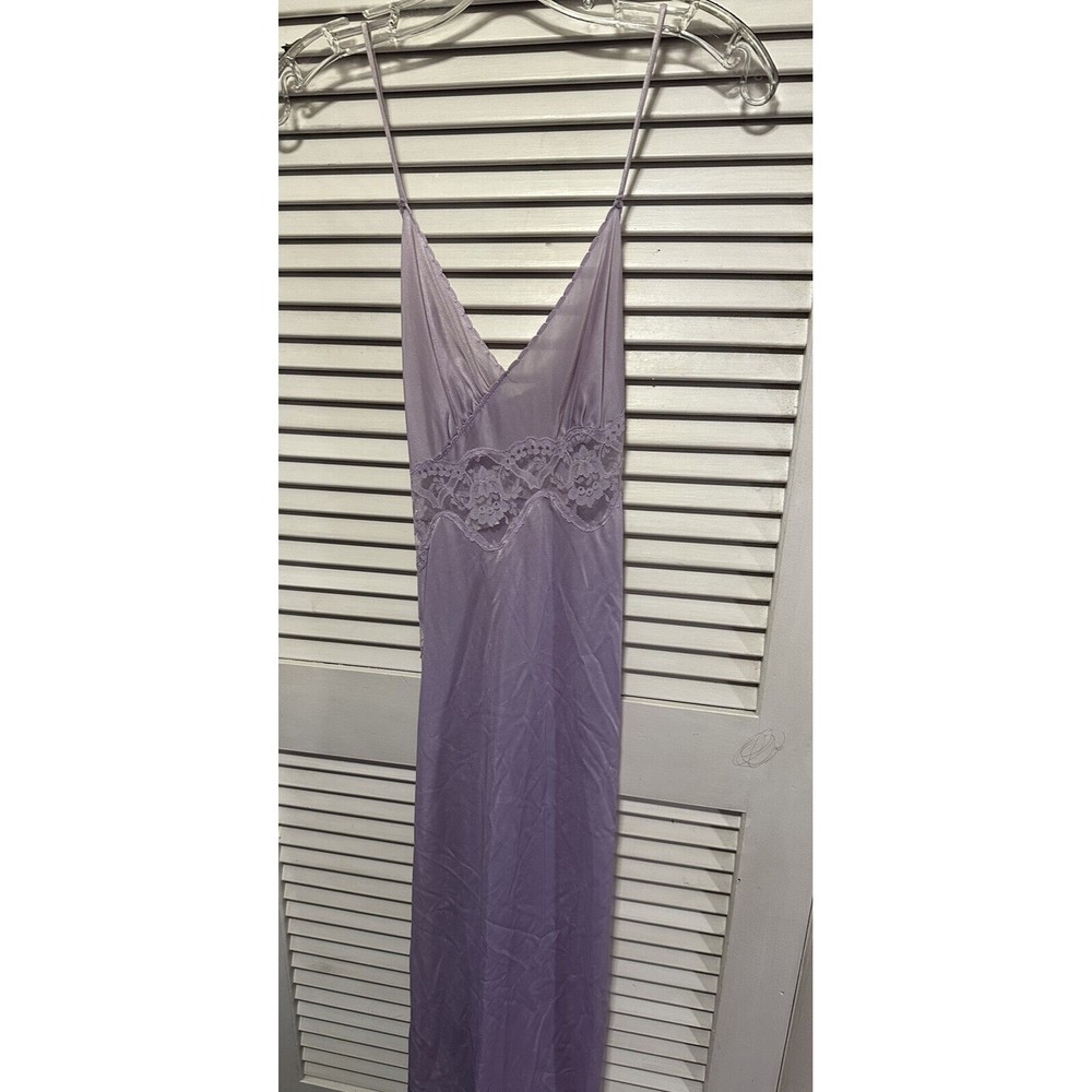 Purple 60’s & 70’s Vintage Negligée Nightgown